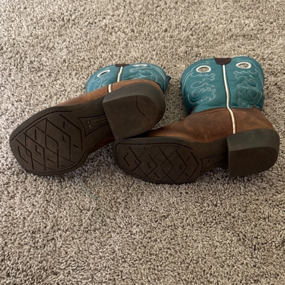 Boys Ariat Brown and Teal Cowboy Boots - Picture 10 of 10